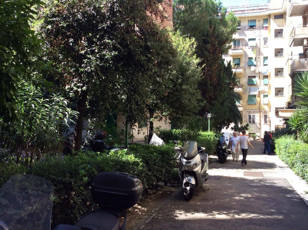 Whatshouse Roma Room photo